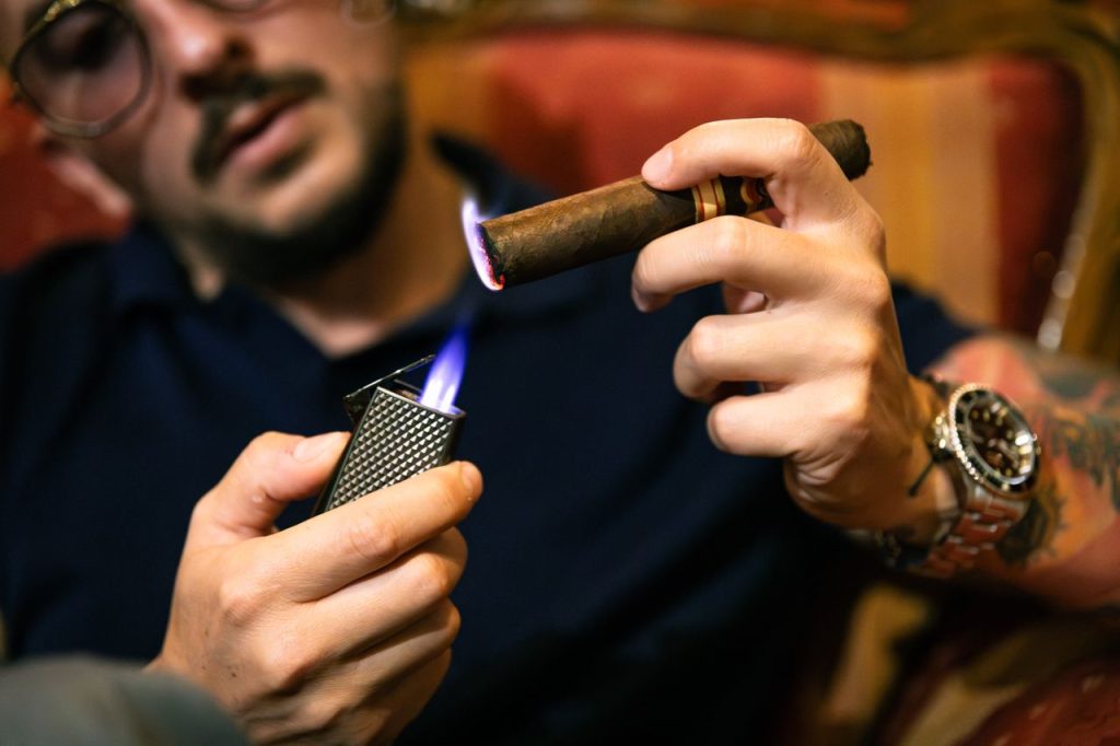 how to light a cigar