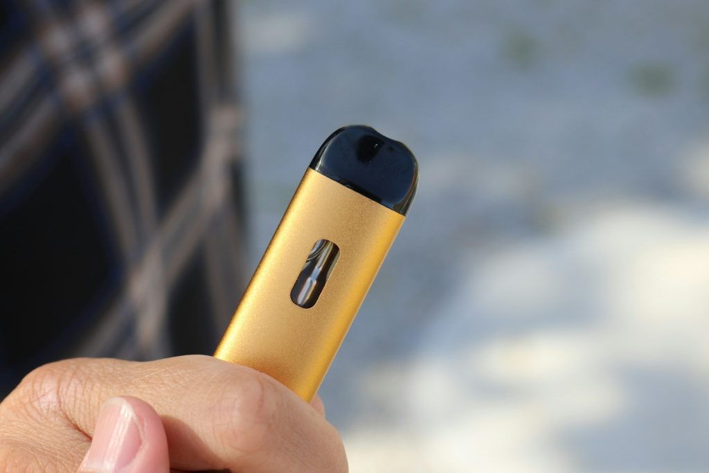 Airline Rules for Carrying and Using Vaping 