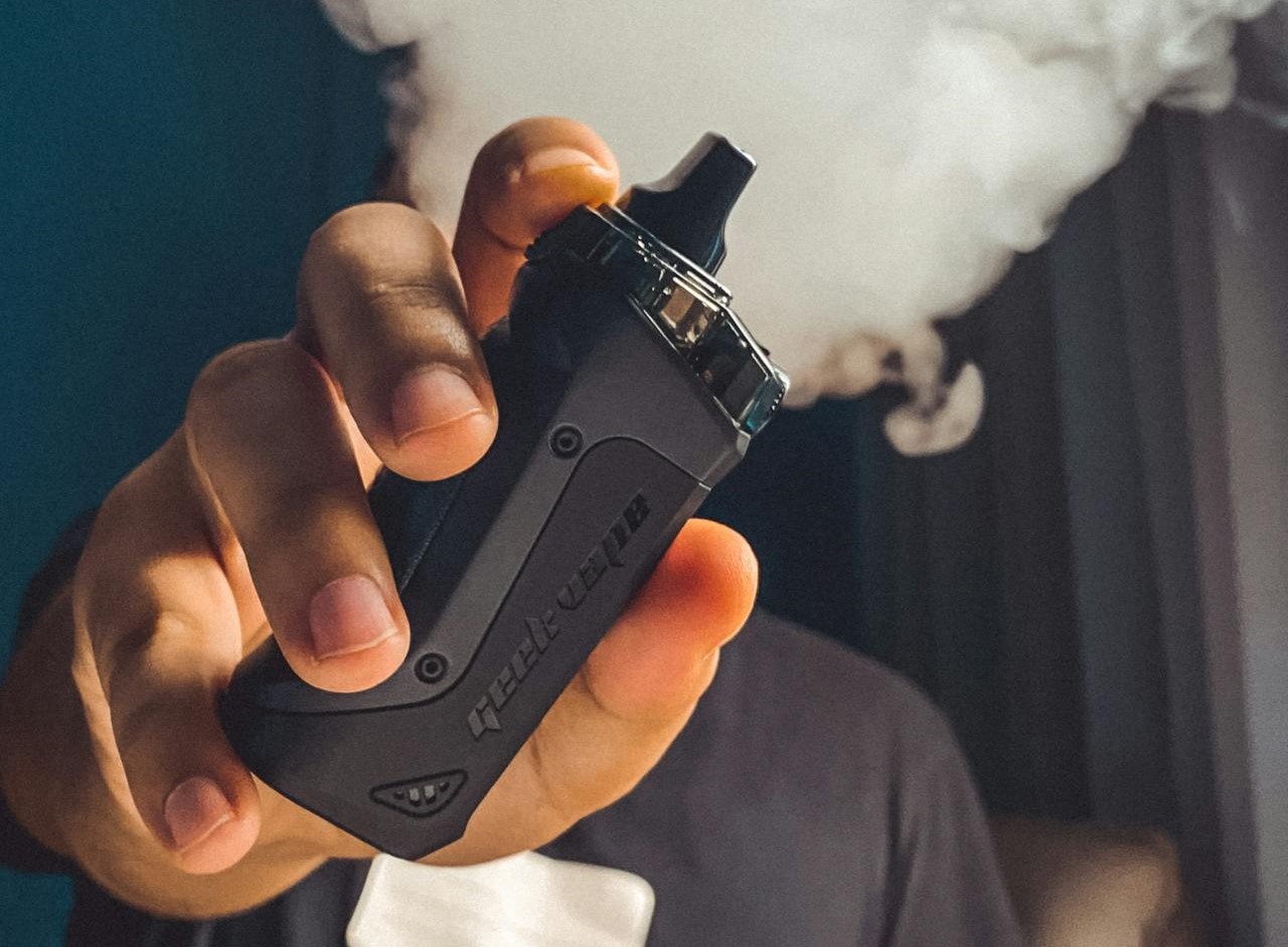elf bar 600 review Geekvape Aegis How To Charge GeekVape Aegis Solo 3 Kit 100W/3000mAh –  Geekvape Store